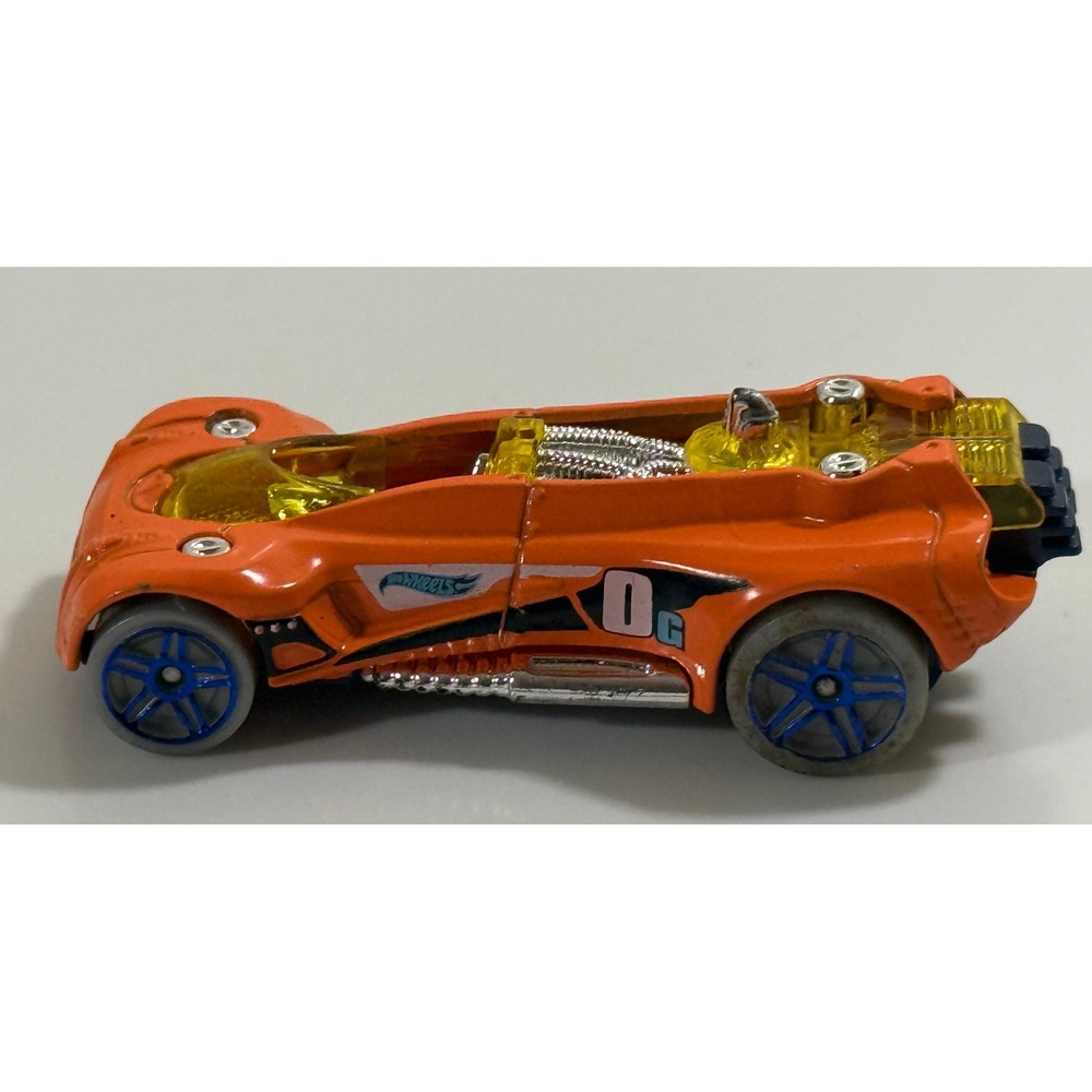 Hot Wheels Gearonimo Toy Car Kids 1:64 Orange Futuristic Racer 0G Graphics
